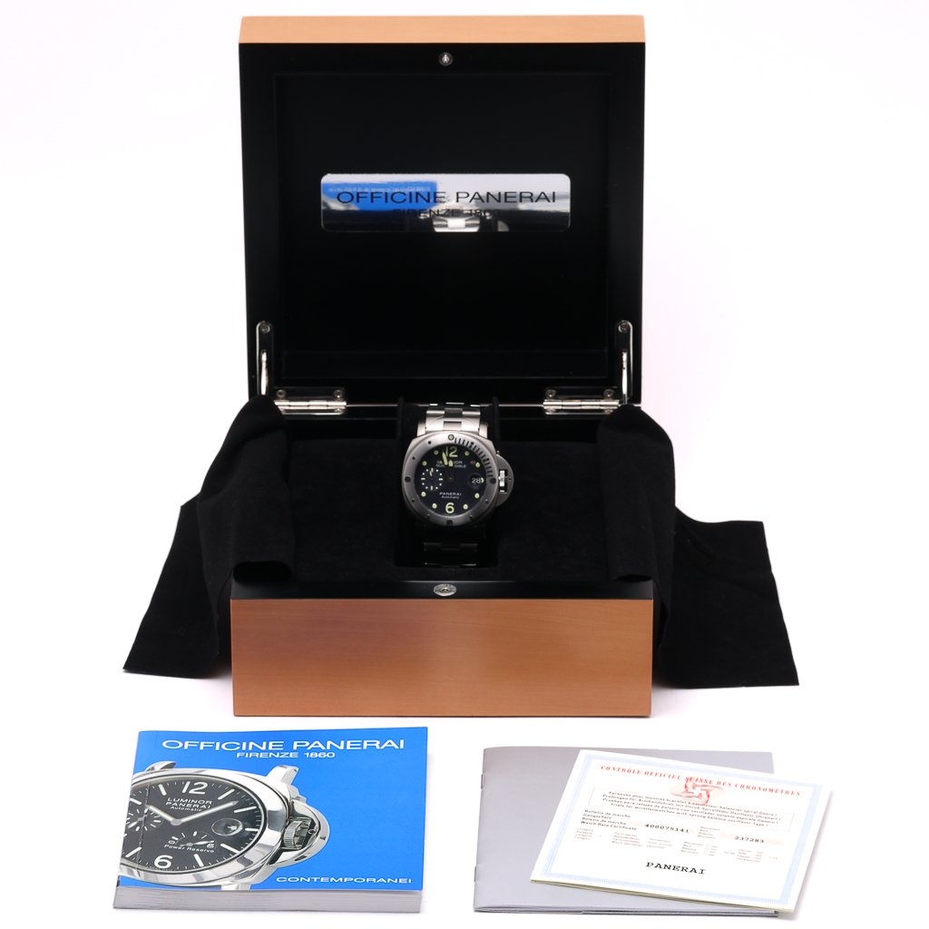 **Panerai Luminor Submersible Watch